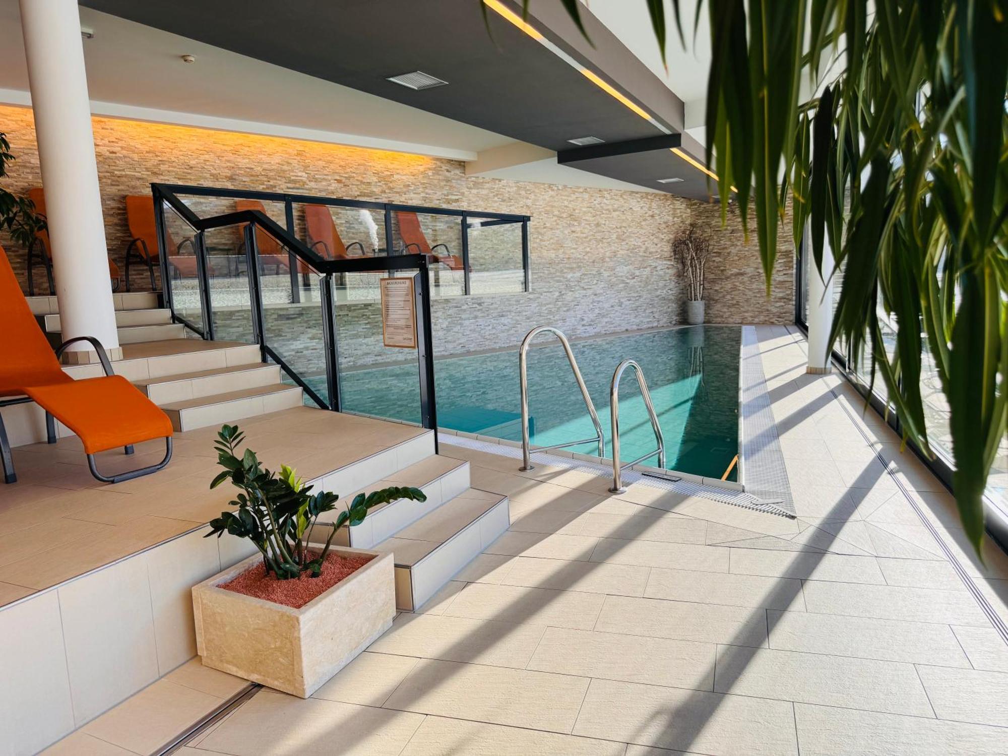 Hotel Spirodom Адмонт Екстериор снимка