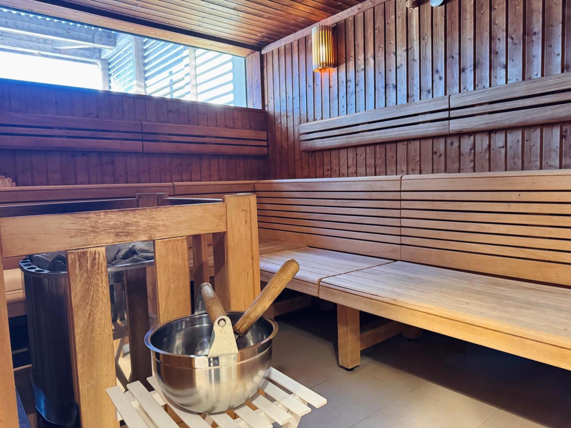 Hotel Spirodom Адмонт Екстериор снимка