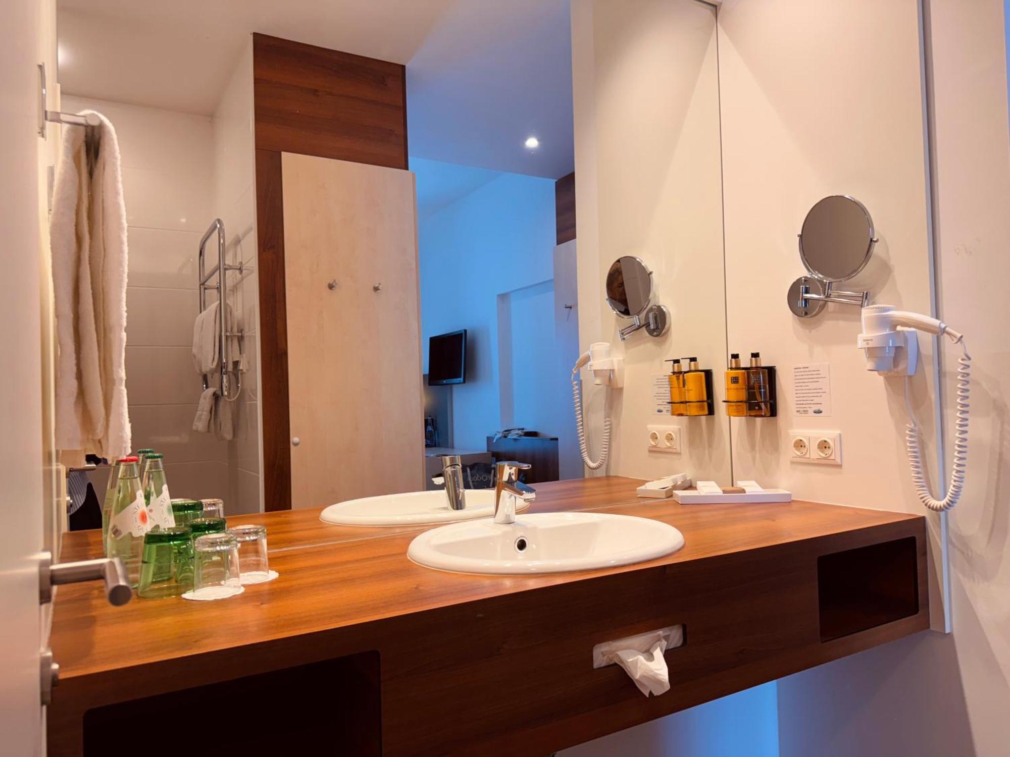 Hotel Spirodom Адмонт Екстериор снимка